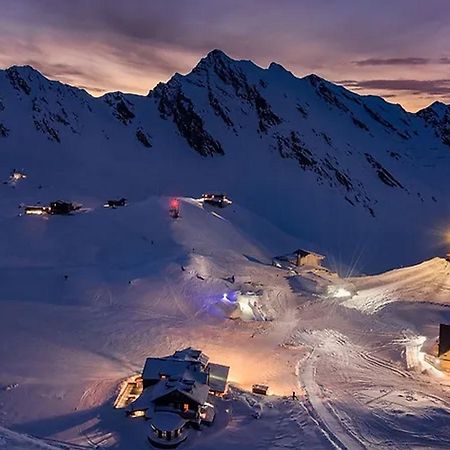 Hotel Of Ice Transylvania Cîrţişoara Exteriör bild