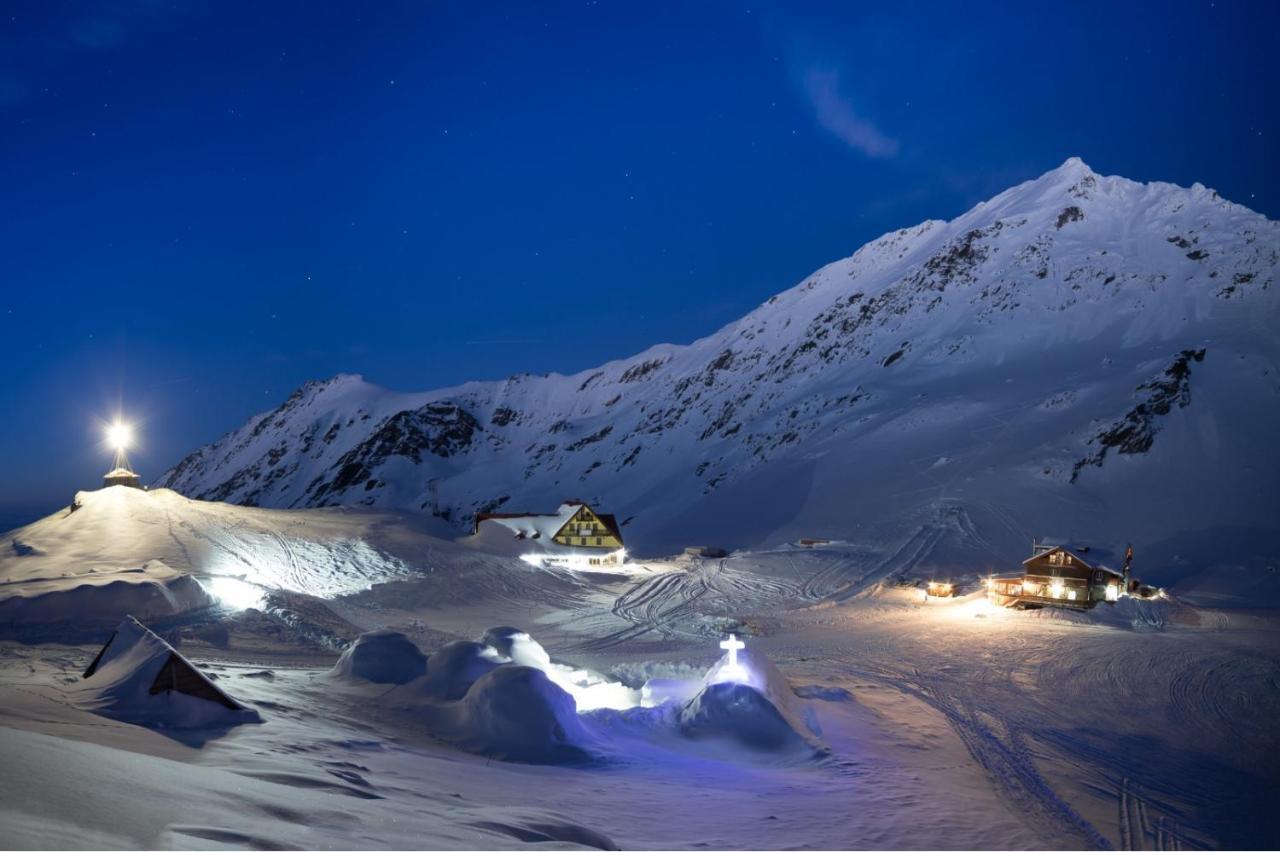 Hotel Of Ice Transylvania Cîrţişoara Exteriör bild