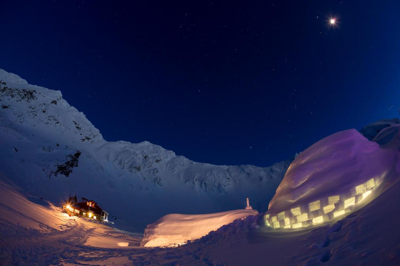 Hotel Of Ice Transylvania Cîrţişoara Exteriör bild